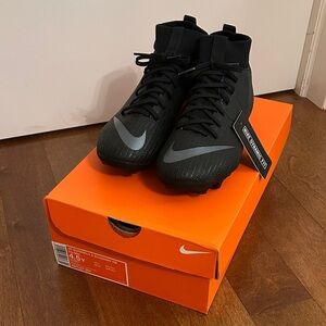 Nike Mercurial New in Box Black & Gray Soccer Sock Cleats, size 4.5Y / 6.5 W